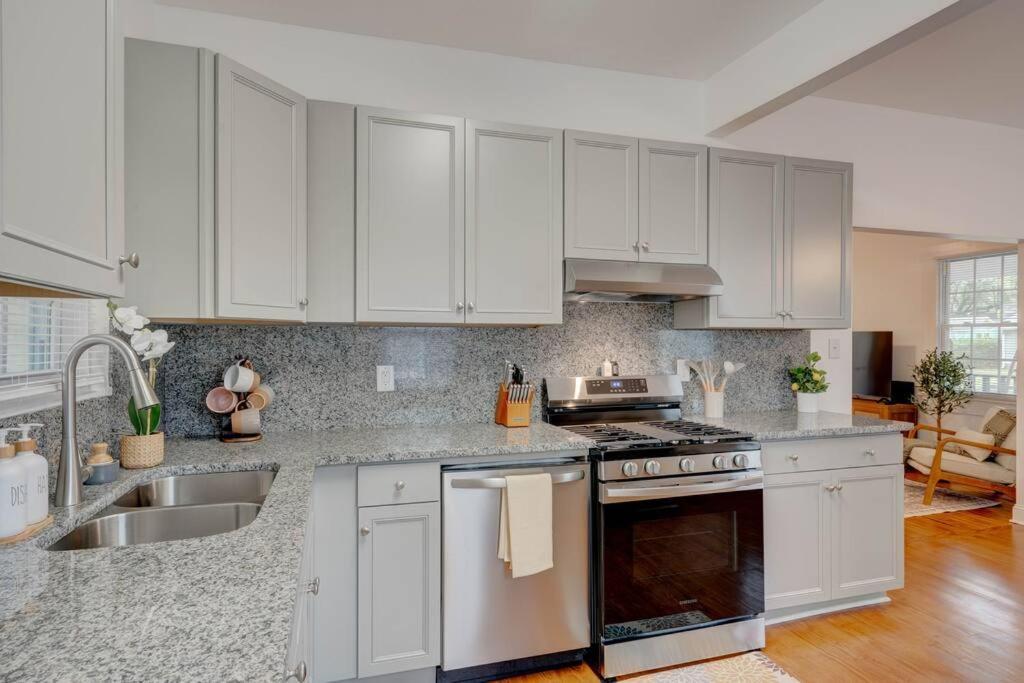 Peaceful Park Circle Getaway Vila Charleston Exterior foto